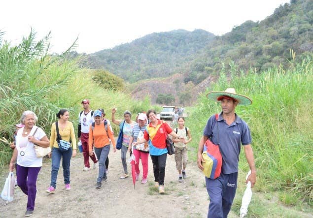 San Nicolás de Bari y el pueblo de Simón Planas caminaron en defensa del parque municipal “Cerro la vieja”
