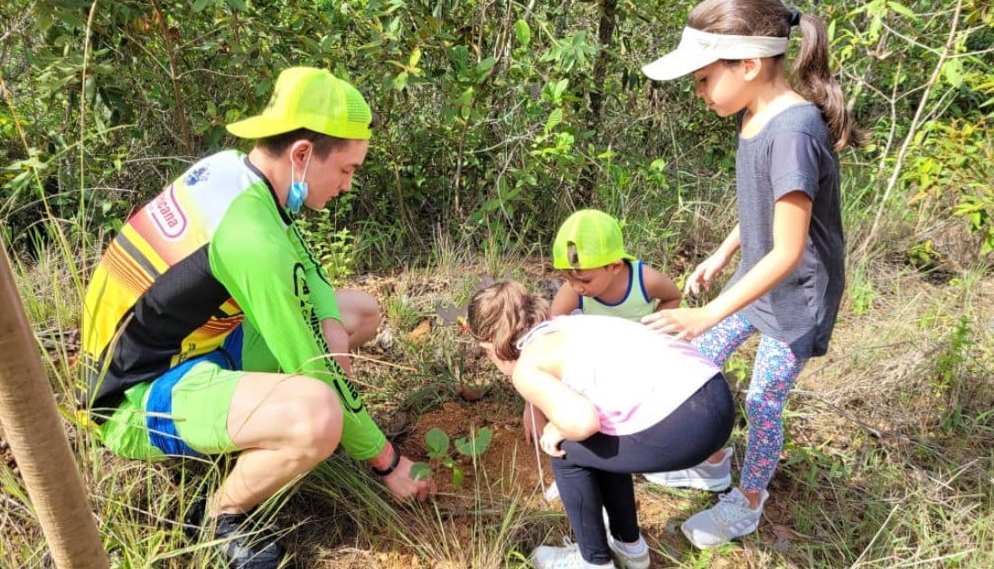 100 árboles sembrados por vecinos y ciclistas en Bejuma, Carabobo