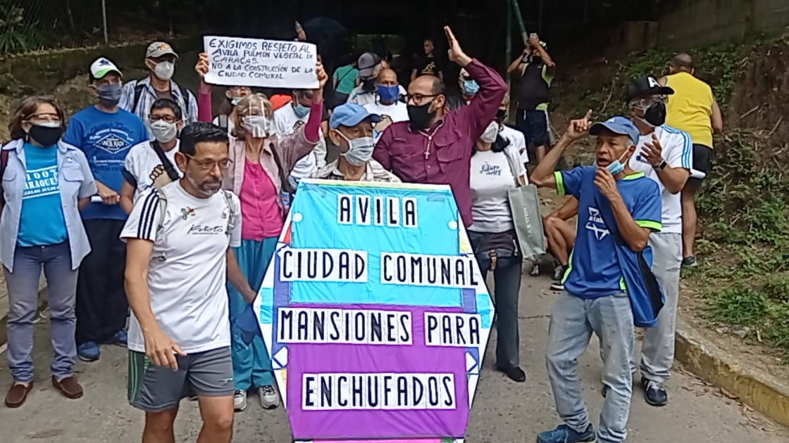 Caraqueños protestaron en defensa del Ávila ante el anuncio de la construcción de una ciudad comunal