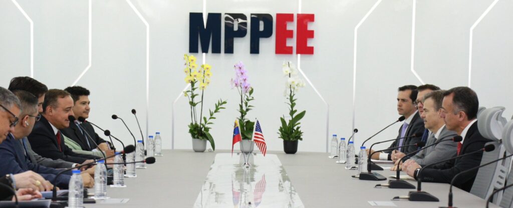 Reunión entre el ministro de Energía Rolando Alcalá y el encargado de negocios estadounidense John Barrett, con el fin de reconstruir el sistema eléctrico nacional. Mayo 2026. Fuente: Primera Edición