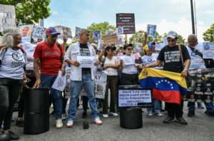 Familiares de presos políticos participan en la protesta "¿Cuánto petróleo nos cuestan nuestros presos?". Sept-2026. Fuente: JUAN BARRETO / AFP